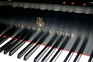Steinway-Sons-Logo